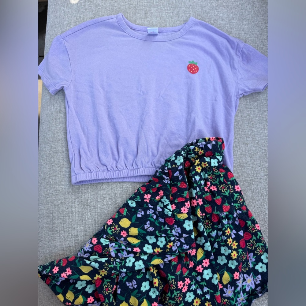 Old Navy Toddler Short Sleeve Graphic Tee and Floral Skirt SET - 4T